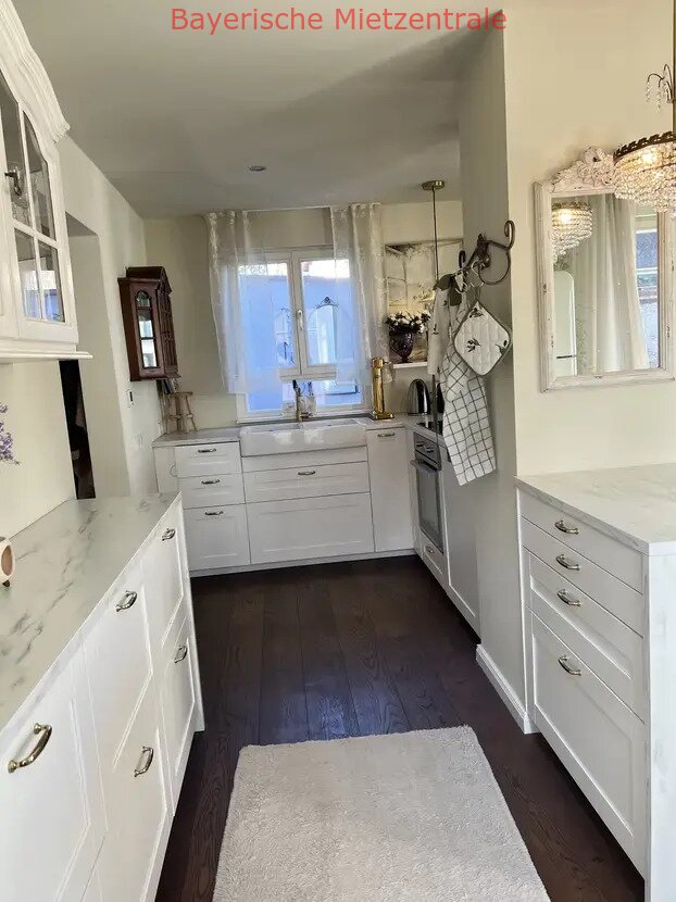 ***BAYERISCHE MIETZENTRALE: MIETEN AUF ZEIT - Haus im französischen Stil mit großem Garten & möbliert!!!***