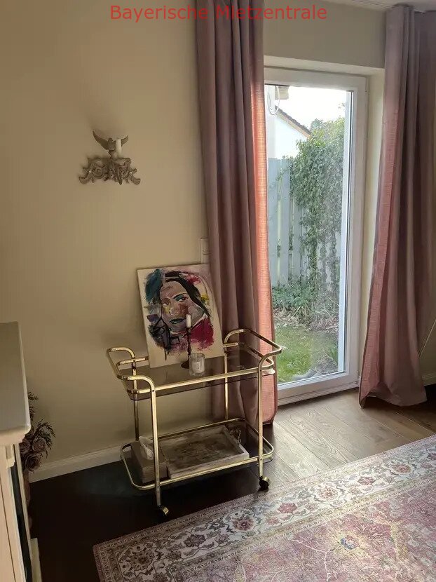 ***BAYERISCHE MIETZENTRALE: MIETEN AUF ZEIT - Haus im französischen Stil mit großem Garten & möbliert!!!***