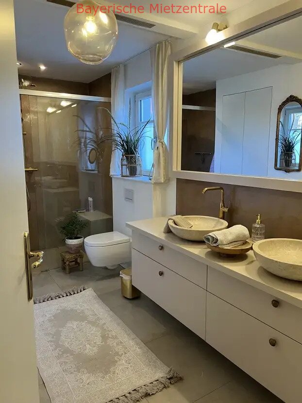 ***BAYERISCHE MIETZENTRALE: MIETEN AUF ZEIT - Haus im französischen Stil mit großem Garten & möbliert!!!***