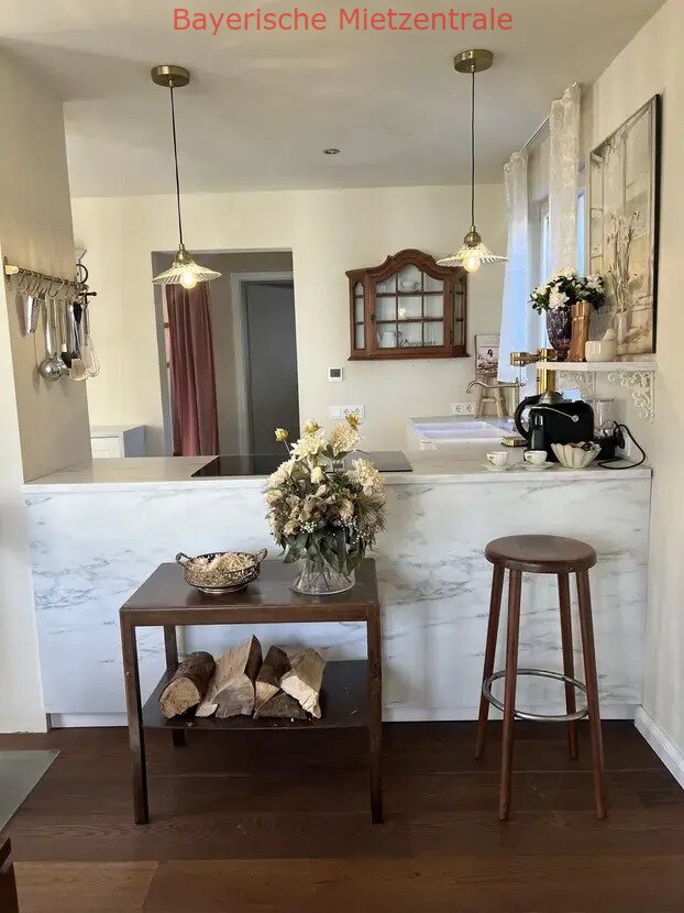 ***BAYERISCHE MIETZENTRALE: MIETEN AUF ZEIT - Haus im französischen Stil mit großem Garten & möbliert!!!***