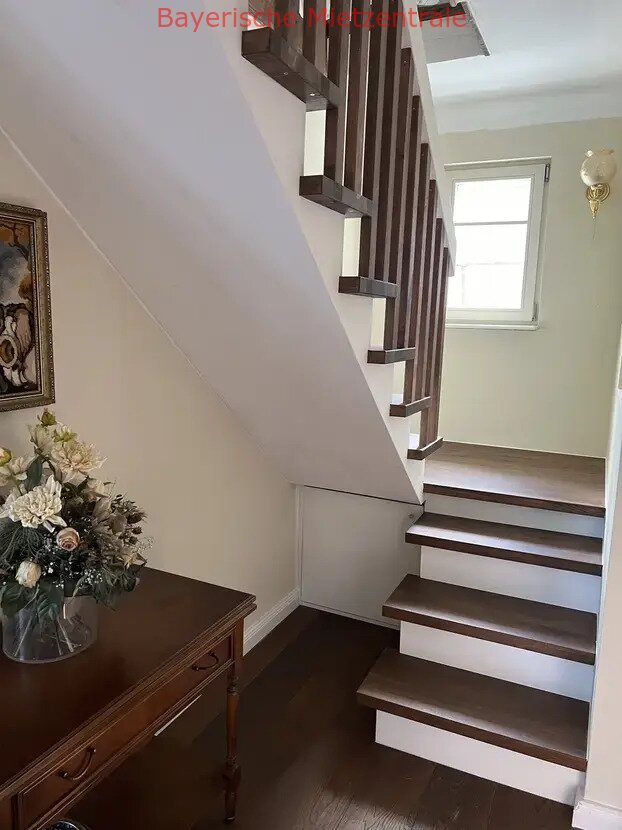 ***BAYERISCHE MIETZENTRALE: MIETEN AUF ZEIT - Haus im französischen Stil mit großem Garten & möbliert!!!***