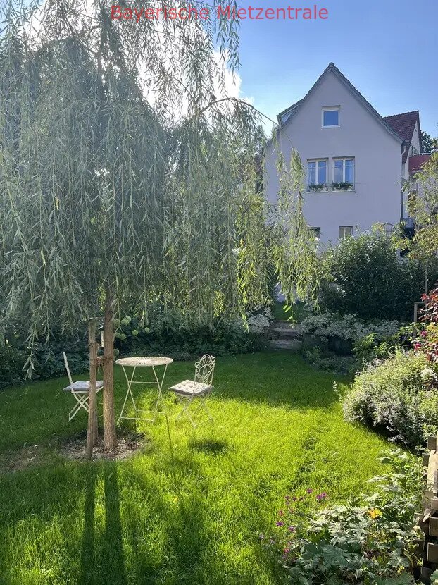 ***BAYERISCHE MIETZENTRALE: MIETEN AUF ZEIT - Haus im französischen Stil mit großem Garten & möbliert!!!***