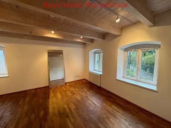 ***BAYERISCHE MIETZENTRALE: Günstiges 5-Zimmer-Einfamilienhaus mit gehobener Innenausstattung und EBK!!!***