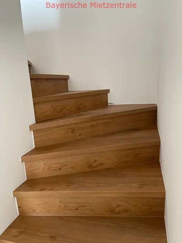 ***BAYERISCHE MIETZENTRALE: Neuwertige Doppelhaushälfte zu vermieten - zentral in Freilassing!!!***