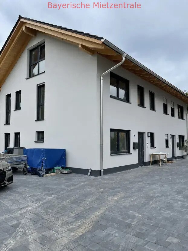 ***BAYERISCHE MIETZENTRALE: Neuwertige Doppelhaushälfte zu vermieten - zentral in Freilassing!!!***