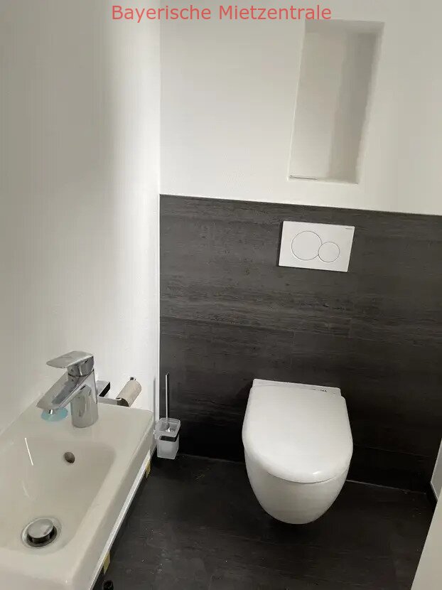 ***BAYERISCHE MIETZENTRALE: Neuwertige Doppelhaushälfte zu vermieten - zentral in Freilassing!!!***