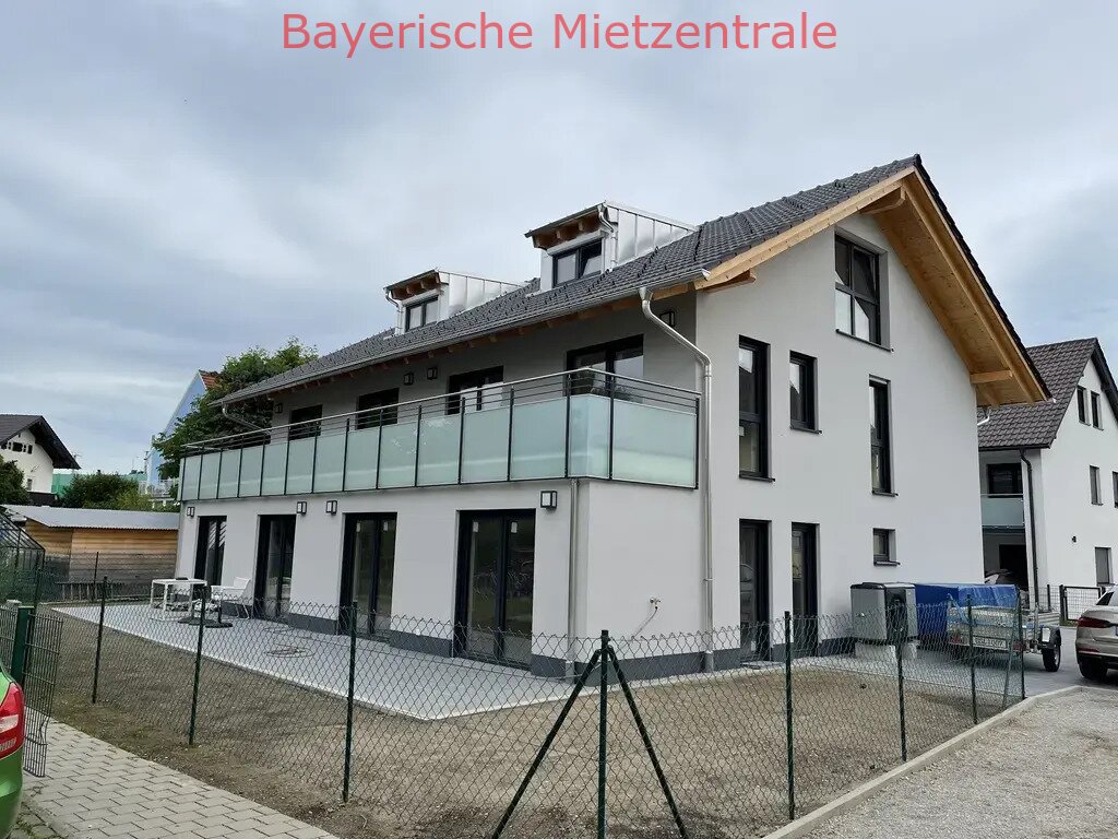 ***BAYERISCHE MIETZENTRALE: Neuwertige Doppelhaushälfte zu vermieten - zentral in Freilassing!!!***