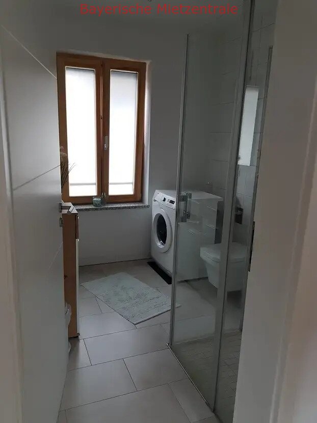 ***BAYERISCHE MIETZENTRALE: Helle 5-Zimmer-Maisonette-Wohnung mit Galerie und Loggia!!!***