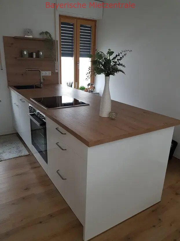 ***BAYERISCHE MIETZENTRALE: Helle 5-Zimmer-Maisonette-Wohnung mit Galerie und Loggia!!!***