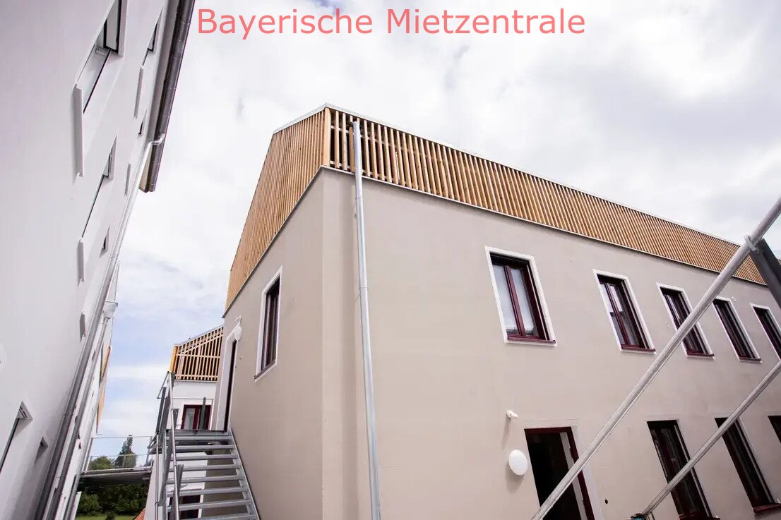 ***BAYERISCHE MIETZENTRALE: Helle 5-Zimmer-Maisonette-Wohnung mit Galerie und Loggia!!!***