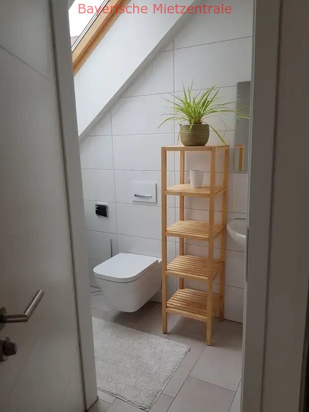 ***BAYERISCHE MIETZENTRALE: Helle 5-Zimmer-Maisonette-Wohnung mit Galerie und Loggia!!!***