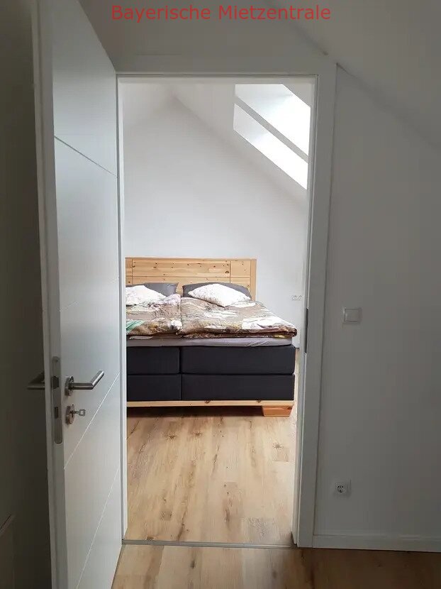 ***BAYERISCHE MIETZENTRALE: Helle 5-Zimmer-Maisonette-Wohnung mit Galerie und Loggia!!!***