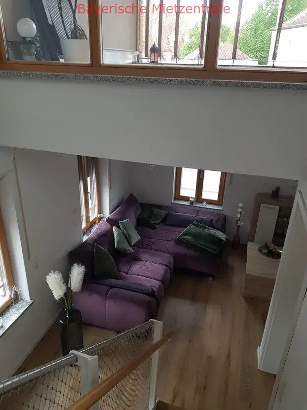 ***BAYERISCHE MIETZENTRALE: Helle 5-Zimmer-Maisonette-Wohnung mit Galerie und Loggia!!!***