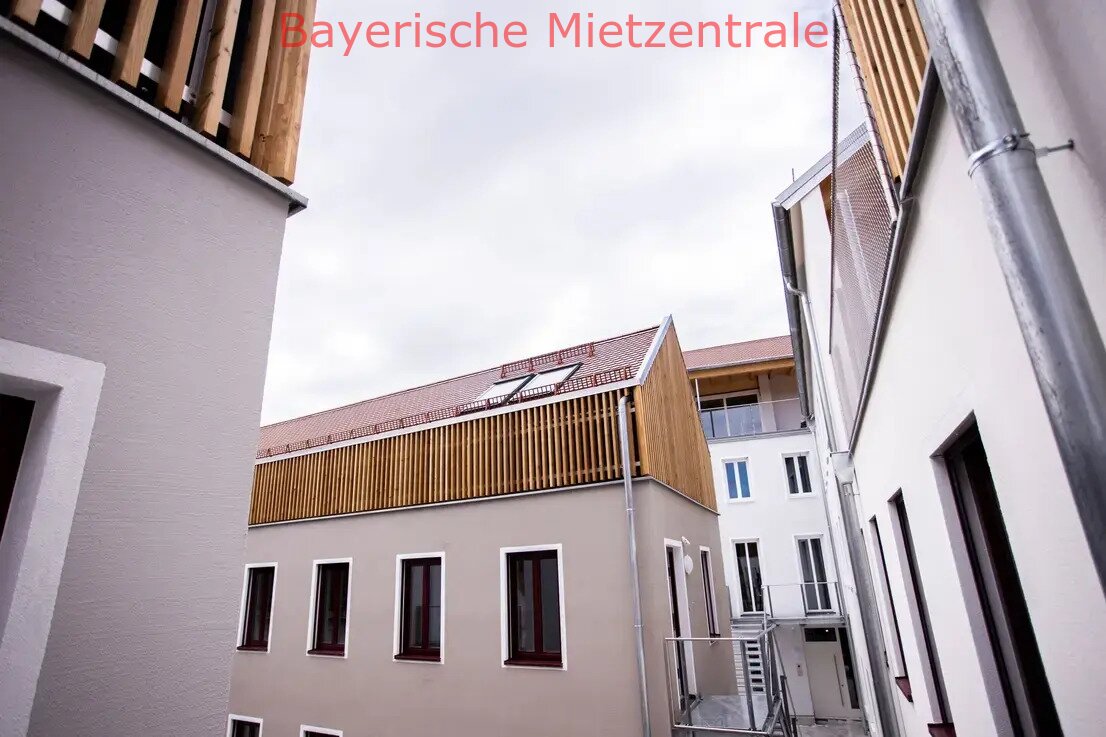 ***BAYERISCHE MIETZENTRALE: Helle 5-Zimmer-Maisonette-Wohnung mit Galerie und Loggia!!!***