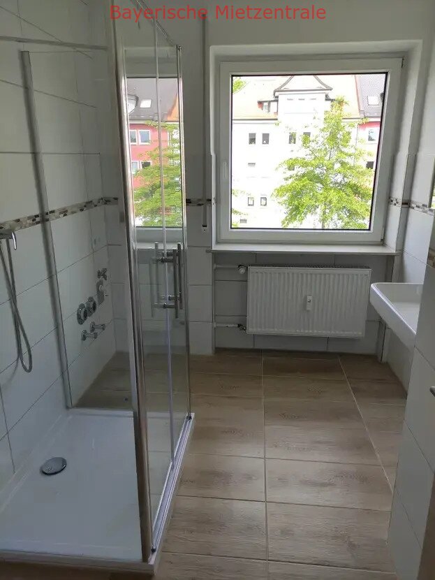 ***BAYERISCHE MIETZENTRALE: Freundliche 4-Zimmer-Wohnung mit Balkon!!!***