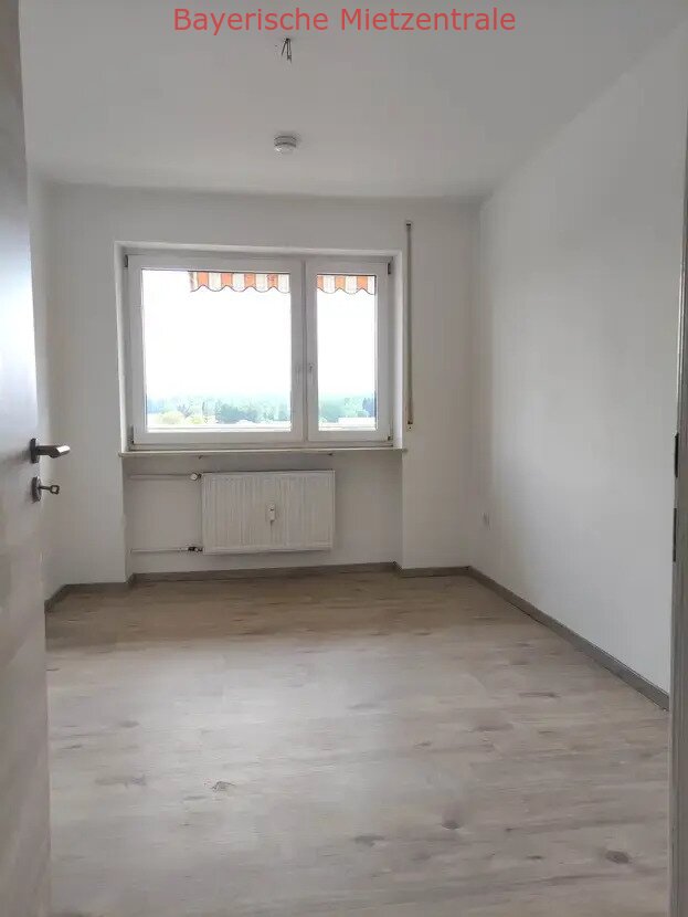 ***BAYERISCHE MIETZENTRALE: Freundliche 4-Zimmer-Wohnung mit Balkon!!!***