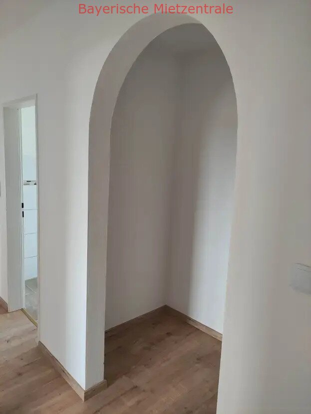 ***BAYERISCHE MIETZENTRALE: Freundliche 4-Zimmer-Wohnung mit Balkon!!!***