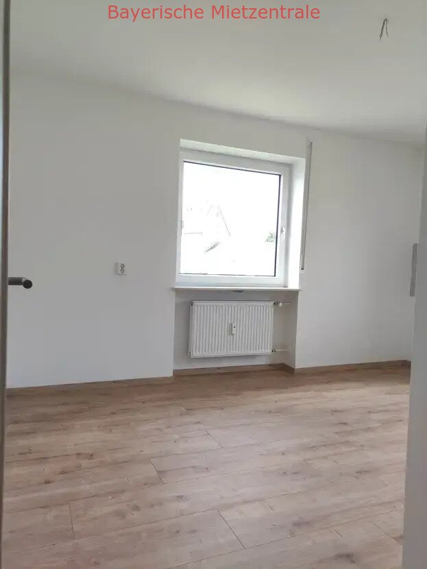 ***BAYERISCHE MIETZENTRALE: Freundliche 4-Zimmer-Wohnung mit Balkon!!!***