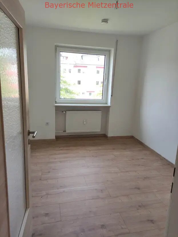 ***BAYERISCHE MIETZENTRALE: Freundliche 4-Zimmer-Wohnung mit Balkon!!!***
