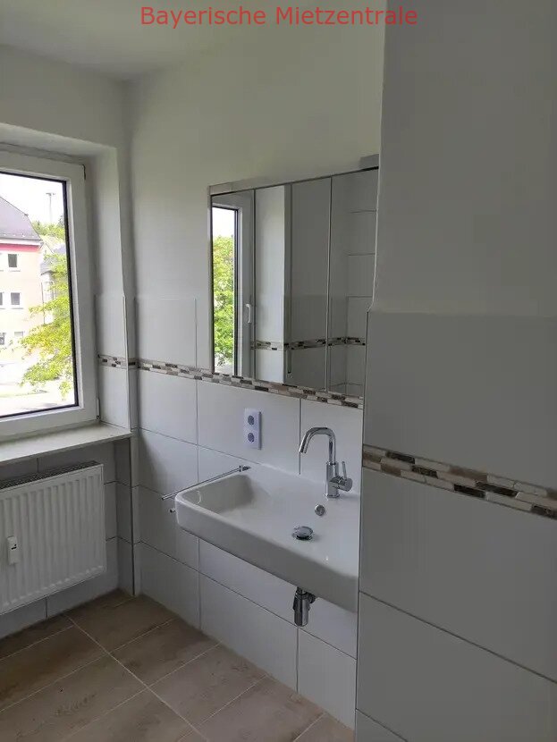 ***BAYERISCHE MIETZENTRALE: Freundliche 4-Zimmer-Wohnung mit Balkon!!!***