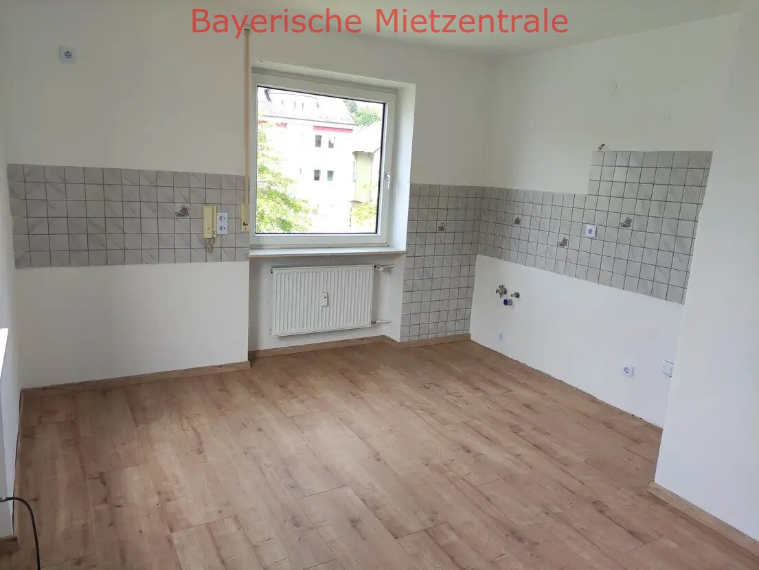 ***BAYERISCHE MIETZENTRALE: Freundliche 4-Zimmer-Wohnung mit Balkon!!!***