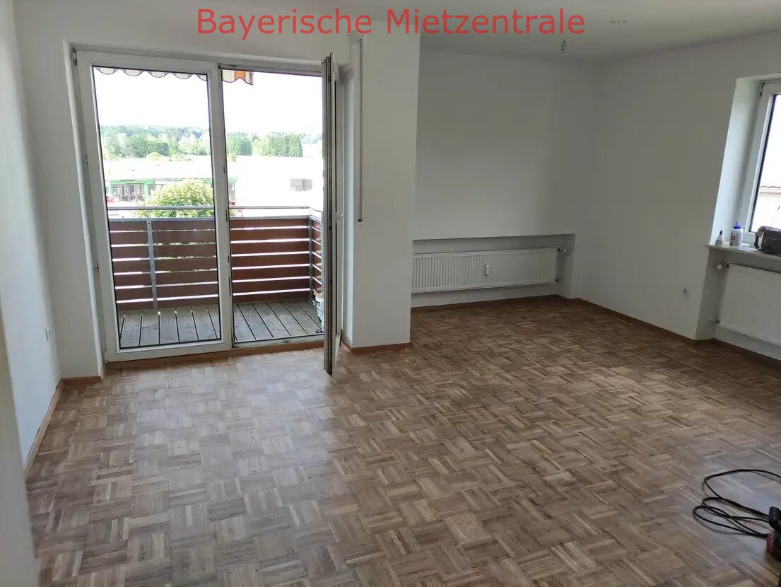 ***BAYERISCHE MIETZENTRALE: Freundliche 4-Zimmer-Wohnung mit Balkon!!!***