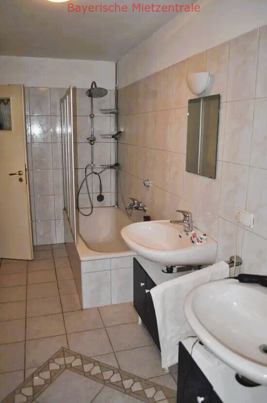 ***Bayerische Mietzentrale: Ideale 3-4er WG-Altbau-Wohnung (91qm/107qm) am Anger in Passau***