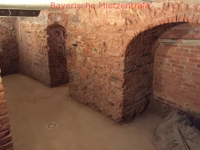 ***Bayerische Mietzentrale: Ideale 3-4er WG-Altbau-Wohnung (91qm/107qm) am Anger in Passau***