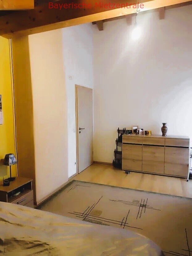 ***BAYERISCHE MIETZENTRALE: Gepflegte 3,5-Zimmer-Dachgeschosswohnung mit Balkone in Raubling!!!***