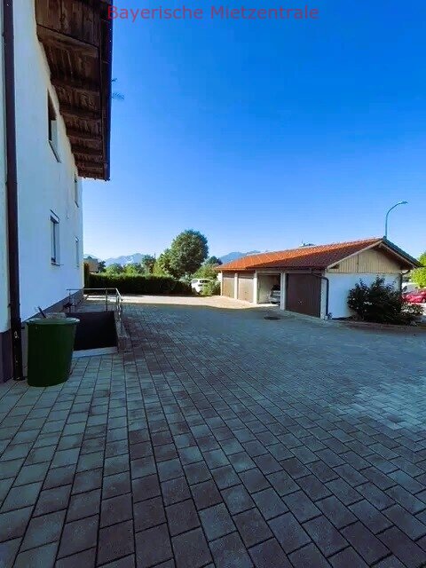 ***BAYERISCHE MIETZENTRALE: Gepflegte 3,5-Zimmer-Dachgeschosswohnung mit Balkone in Raubling!!!***