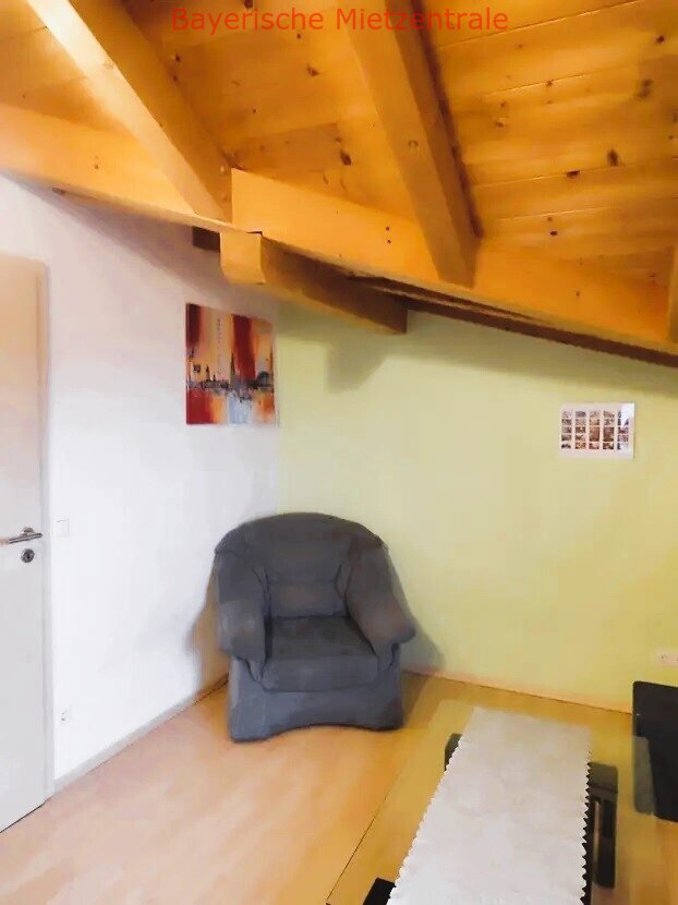 ***BAYERISCHE MIETZENTRALE: Gepflegte 3,5-Zimmer-Dachgeschosswohnung mit Balkone in Raubling!!!***