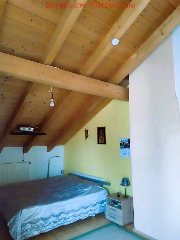 ***BAYERISCHE MIETZENTRALE: Gepflegte 3,5-Zimmer-Dachgeschosswohnung mit Balkone in Raubling!!!***