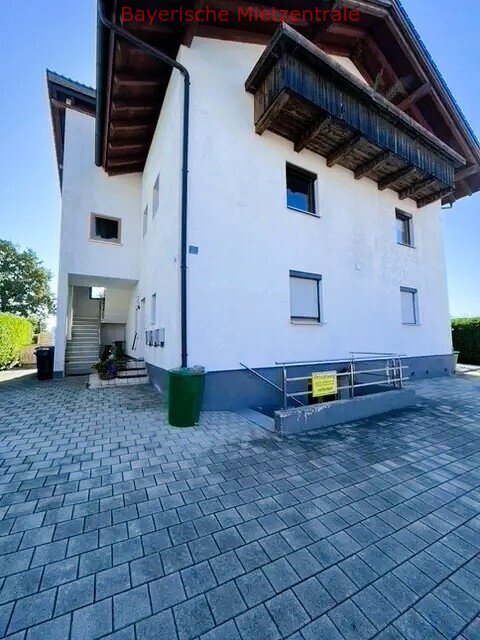 ***BAYERISCHE MIETZENTRALE: Gepflegte 3,5-Zimmer-Dachgeschosswohnung mit Balkone in Raubling!!!***
