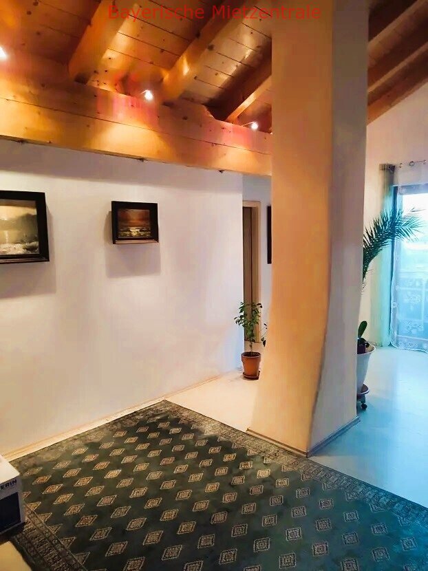 ***BAYERISCHE MIETZENTRALE: Gepflegte 3,5-Zimmer-Dachgeschosswohnung mit Balkone in Raubling!!!***