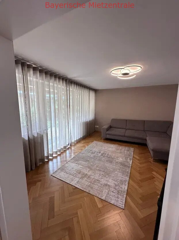***BAYERISCHE MIETZENTRALE: Geräumige, geschmackvolle 7-Raum-EG-Wohnung mit luxuriöser Innenausstattung mit EBK!!!***