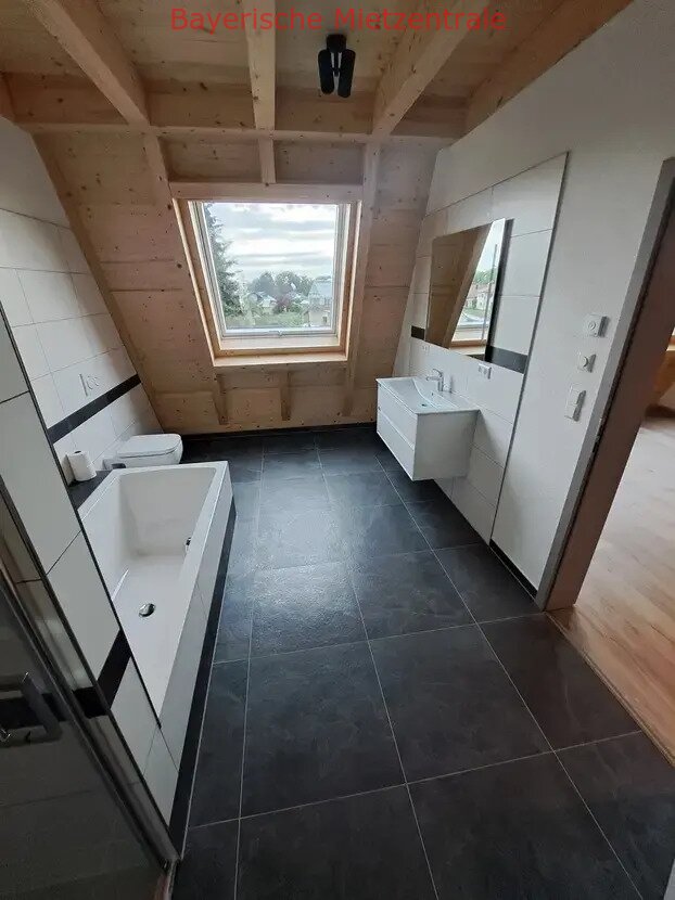 ***BAYERISCHE MIETZENTRALE: Sehr schönes Neubau-Penthouse mit großer Dachterrasse - bezugsfertig!!!***