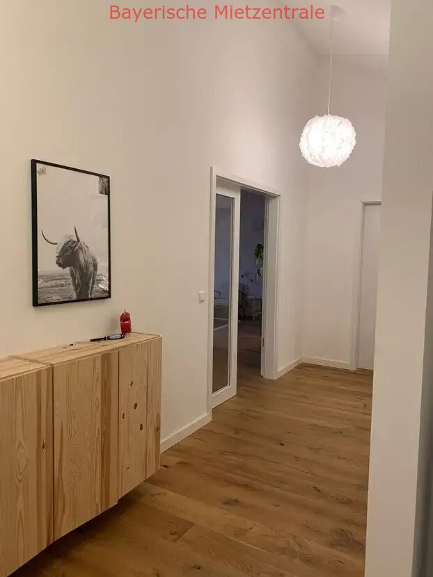 ***BAYERISCHE MIETZENTRALE: Charmante, geräumige und helle 4-Zimmer-Dachgeschosswohnung!!!***