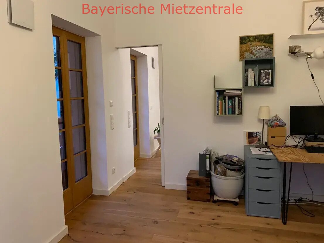 ***BAYERISCHE MIETZENTRALE: Charmante, geräumige und helle 4-Zimmer-Dachgeschosswohnung!!!***