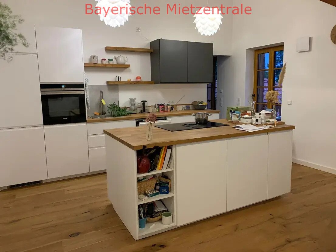 ***BAYERISCHE MIETZENTRALE: Charmante, geräumige und helle 4-Zimmer-Dachgeschosswohnung!!!***