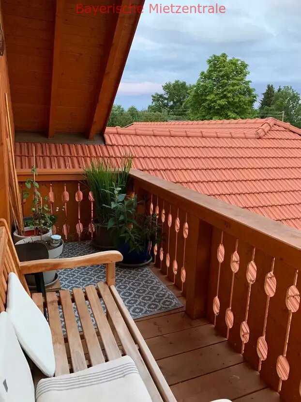 ***BAYERISCHE MIETZENTRALE: Charmante, geräumige und helle 4-Zimmer-Dachgeschosswohnung!!!***