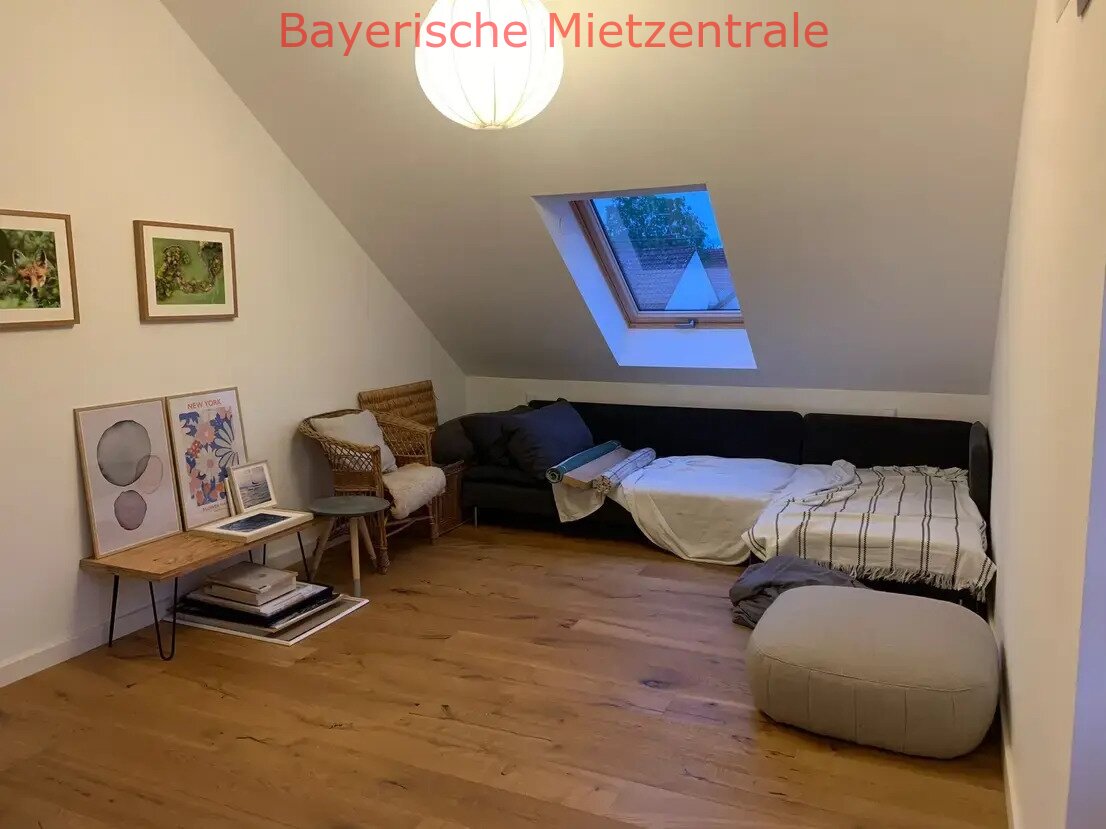 ***BAYERISCHE MIETZENTRALE: Charmante, geräumige und helle 4-Zimmer-Dachgeschosswohnung!!!***