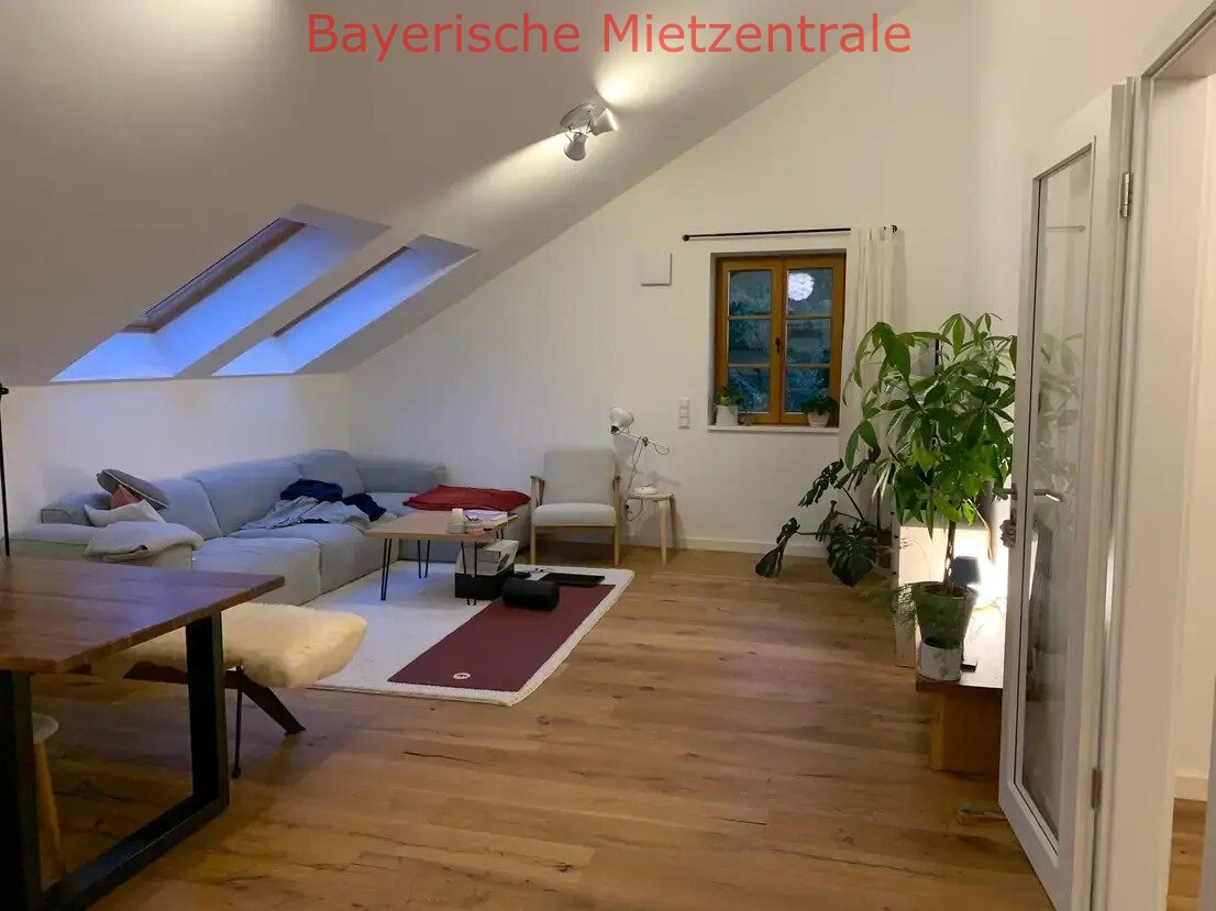 ***BAYERISCHE MIETZENTRALE: Charmante, geräumige und helle 4-Zimmer-Dachgeschosswohnung!!!***