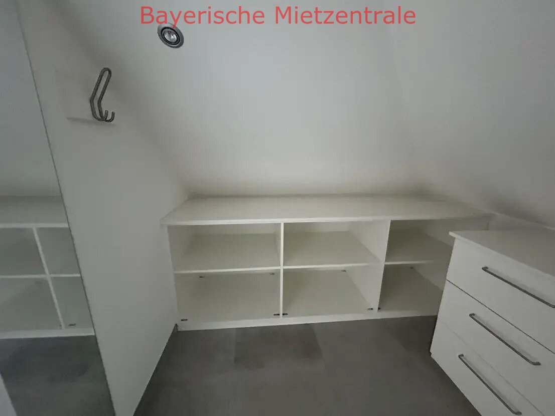 ***BAYERISCHE MIETZENTRALE: Exklusive Wohlfühl-Wohnung mit EBK, 2 Balkone, 2 Stellplätze, beste Wärmedämmung, zentral, ruhig!!!***