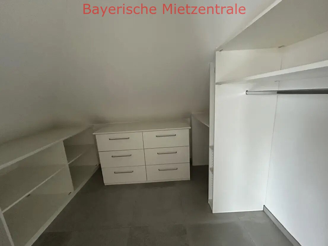 ***BAYERISCHE MIETZENTRALE: Exklusive Wohlfühl-Wohnung mit EBK, 2 Balkone, 2 Stellplätze, beste Wärmedämmung, zentral, ruhig!!!***