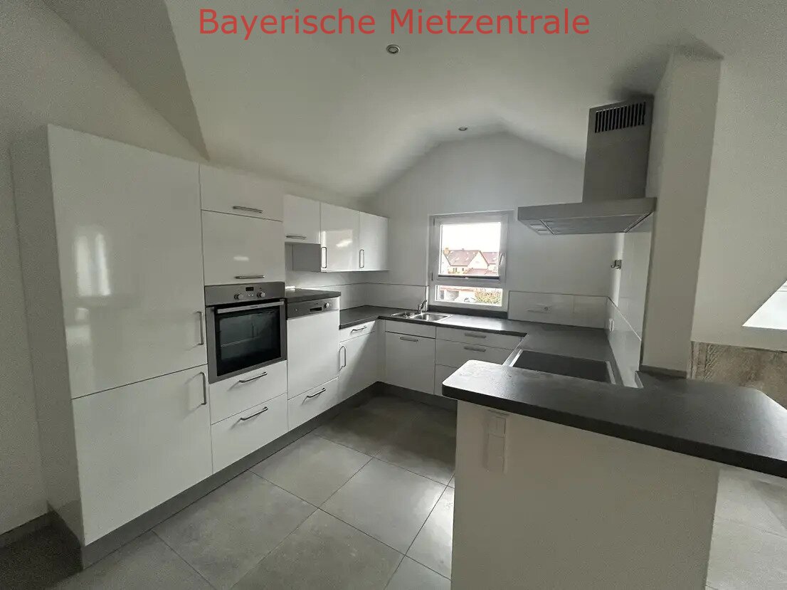 ***BAYERISCHE MIETZENTRALE: Exklusive Wohlfühl-Wohnung mit EBK, 2 Balkone, 2 Stellplätze, beste Wärmedämmung, zentral, ruhig!!!***
