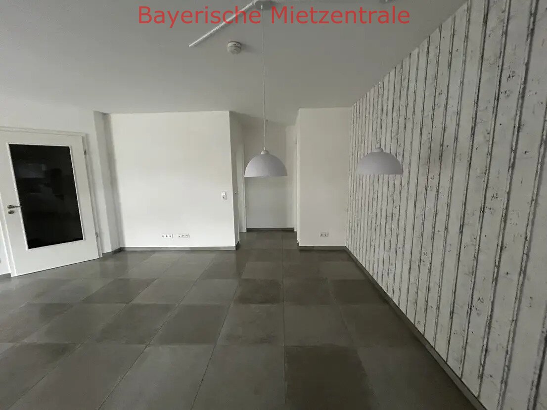 ***BAYERISCHE MIETZENTRALE: Exklusive Wohlfühl-Wohnung mit EBK, 2 Balkone, 2 Stellplätze, beste Wärmedämmung, zentral, ruhig!!!***