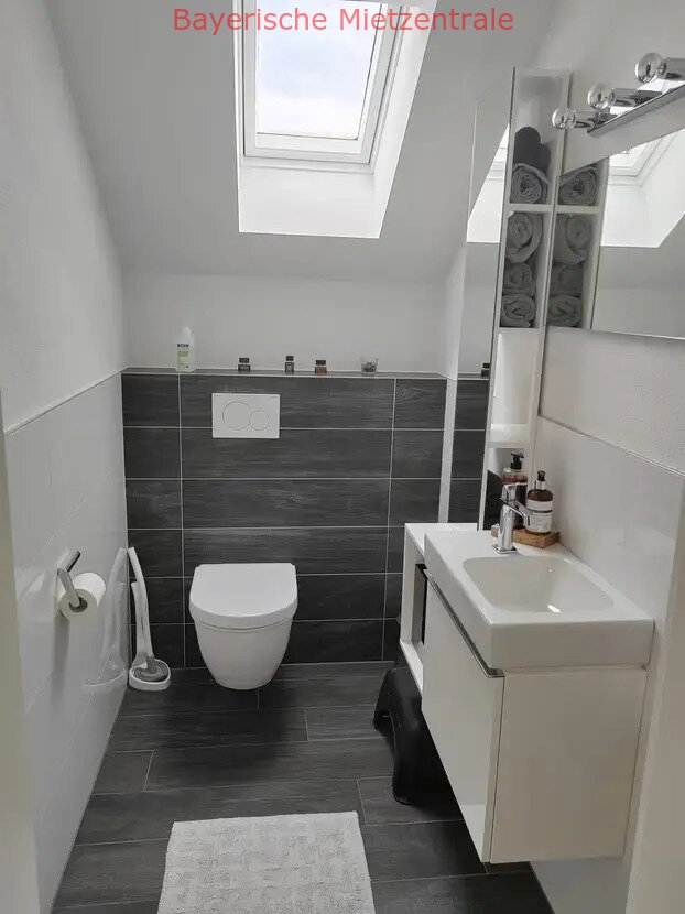 ***BAYERISCHE MIETZENTRALE: Exklusive Wohlfühl-Wohnung mit EBK, 2 Balkone, 2 Stellplätze, beste Wärmedämmung, zentral, ruhig!!!***