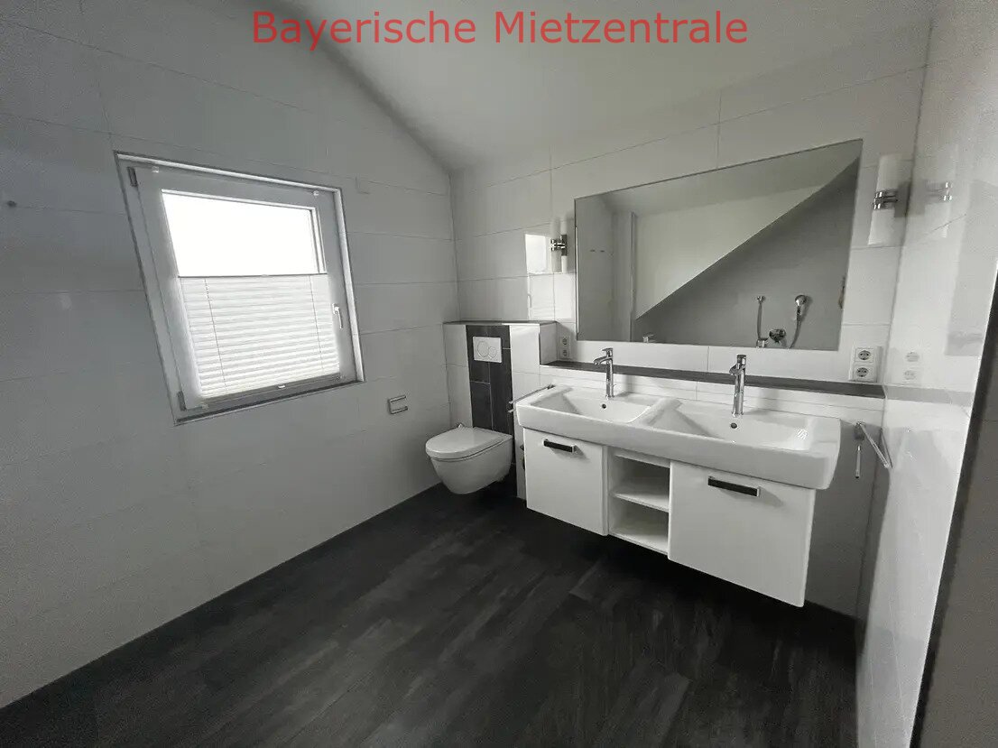 ***BAYERISCHE MIETZENTRALE: Exklusive Wohlfühl-Wohnung mit EBK, 2 Balkone, 2 Stellplätze, beste Wärmedämmung, zentral, ruhig!!!***