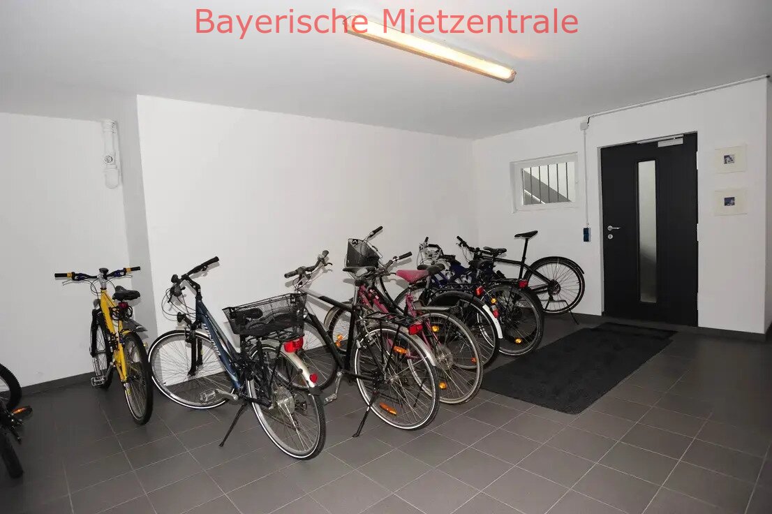 ***BAYERISCHE MIETZENTRALE: Exklusive Wohlfühl-Wohnung mit EBK, 2 Balkone, 2 Stellplätze, beste Wärmedämmung, zentral, ruhig!!!***