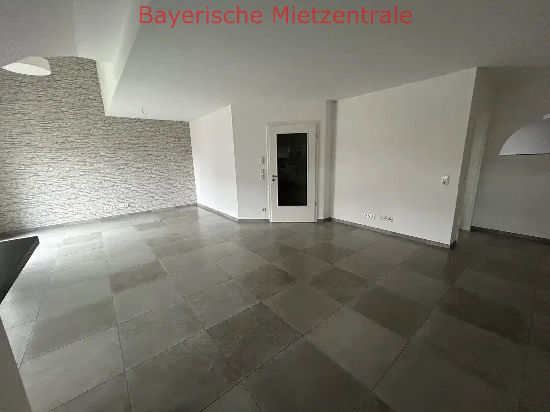 ***BAYERISCHE MIETZENTRALE: Exklusive Wohlfühl-Wohnung mit EBK, 2 Balkone, 2 Stellplätze, beste Wärmedämmung, zentral, ruhig!!!***